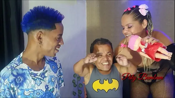 HD The new queen of the little ones !!! Games of Paty X with dwarf Zezinho Teves and Ms Toy blue. Part 2 Satisfying the toy. (Wallif Santos - Paty Bumbum - El Toro De Oro clipes da unidade