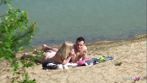 Κλιπ μονάδας δίσκου HD Real Teen Couple on German Beach Voyeur Fuck by Stranger