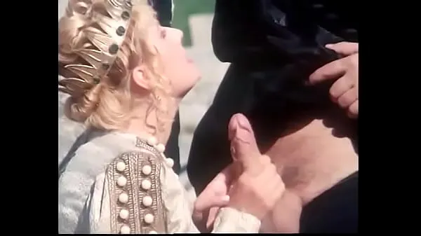 HD Queen Hertrude proposes her husband, king of Denmarke to get into the spirit of forthcoming festal day-stasjonsklipp