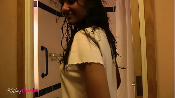 HD Dark Skin Indian Teen Beauty In Bathroom Taking Shower schijfclips