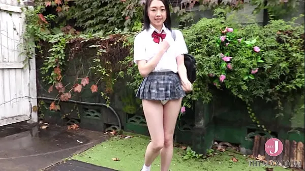 HD A in a skirt that is too mini shows a hole in her ass with a Y-shaped balance [PPMN-090-drevklip