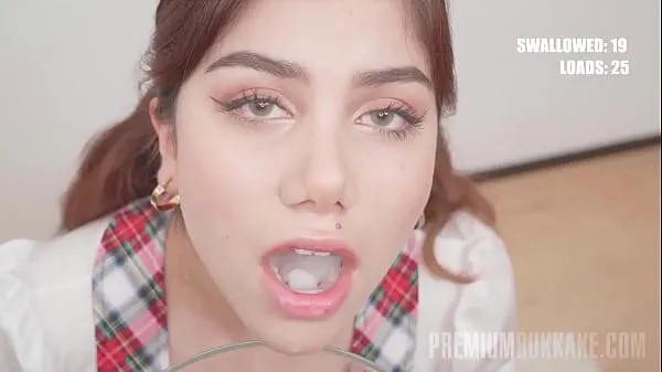 HD Good-looking amateur swallowing fresh cum loads in a bukkake porno movie. Stunning cum addict from Europe, Marina Gold, is ready to service all the amateur cocks and also taste fresh semen in front of the camera. Her pussy is wet Klip pemacu