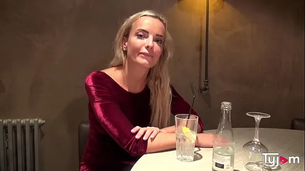 Klip berkendara Stunning vegan blonde Victoria Pure wants to open a restaurant and gets fucked in the ass HD