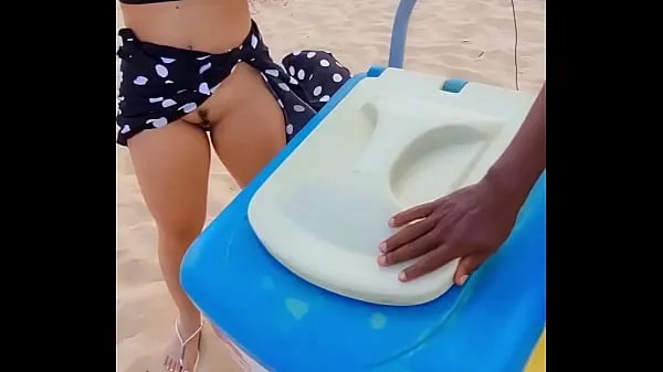 HD The couple went to the beach to get ready with the popsicle seller João Pessoa Luana Kazaki drive Clips