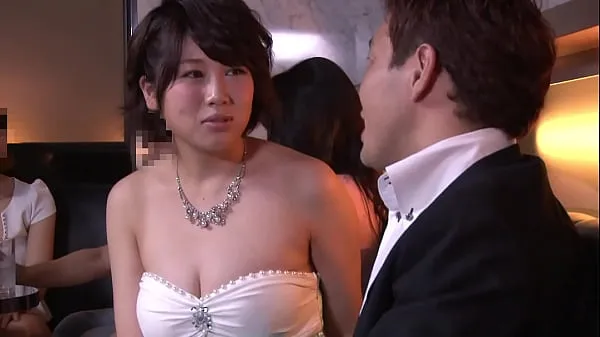 HD Keep an eye on the exposed chest of the hostess and stare. She makes eye contact and smiles to me. Japanese amateur homemade porn. No2 Part 2-stasjonsklipp