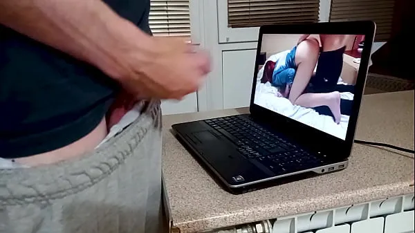 HD Wife sent her husband a video of how she fucks with a friend-stasjonsklipp