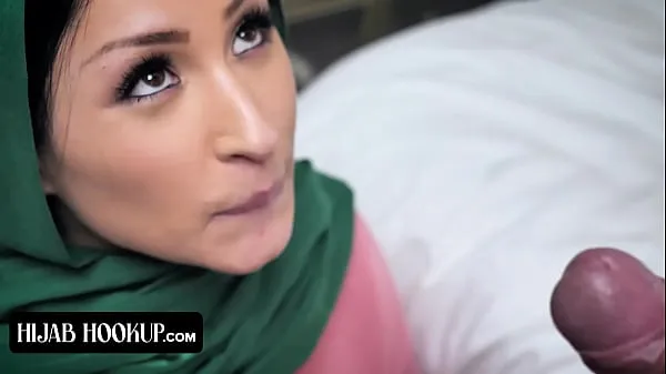 Klip berkendara Shy But Curious - Hijab Hookup New Series By TeamSkeet Trailer HD
