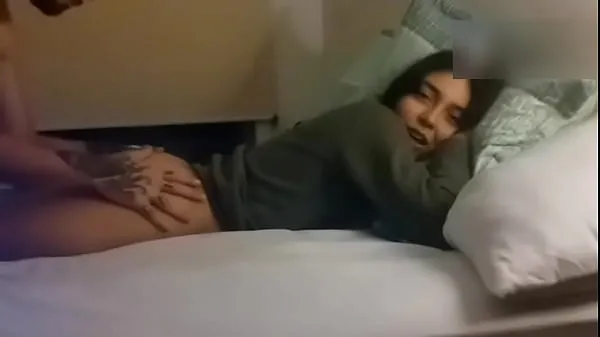HD BLOWJOB UNDER THE SHEETS - TEEN ANAL DOGGYSTYLE SEX schijfclips