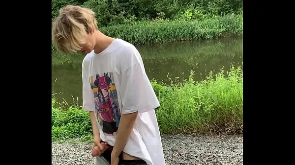 HD cute boy jerking off in the forest by the lake 드라이브 클립