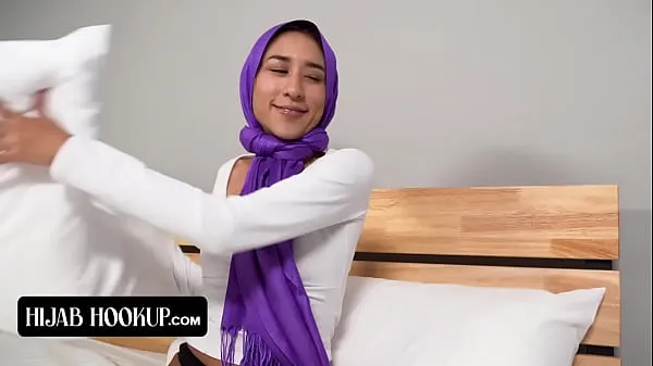 HD Horny Perv Peeps On Beauty Babe In Hijab Vanessa Vox Klip pemacu