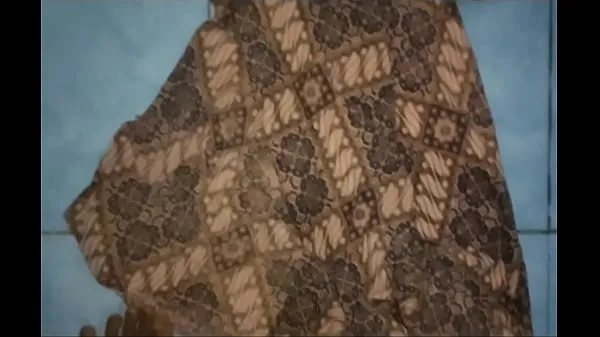 Clips de unidad HD Masturbation on dull batik cloth
