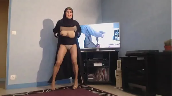 Klip berkendara big boobs muslima in hijab HD
