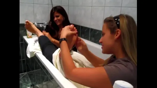 HD Lesbian foot massage Klip pemacu