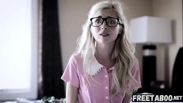 Κλιπ μονάδας δίσκου HD Nerdy Teen In Glasses Gets Gangbanged To Save Her Bf - Full Movie On