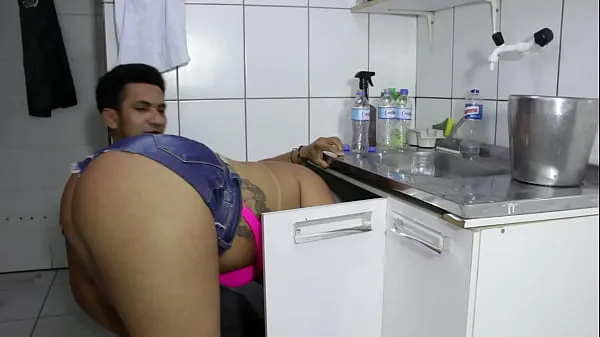 Dysk HD The cocky plumber stuck the pipe in the ass of the naughty rabetão. Victoria Dias and Mr Rola Klipy