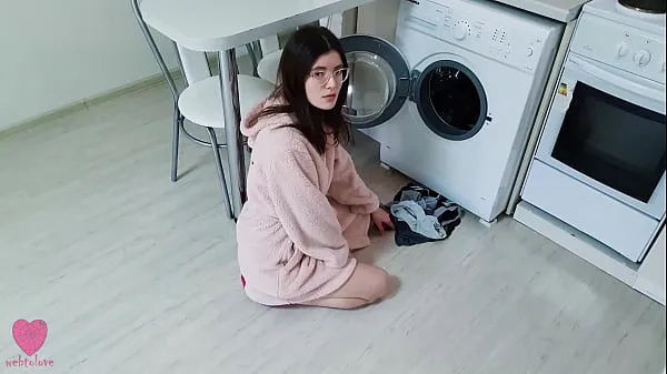 HD My girlfriend was NOT stuck in the washing machine and caught me when I wanted to fuck her pussy-stasjonsklipp