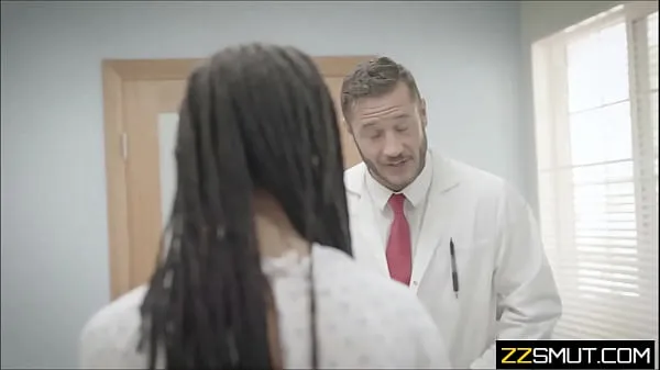 HD white doctor and ebony patient Klip pemacu