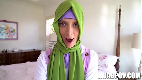 Klip berkendara Hijab Hookups - Izzy Lush HD
