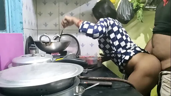 HD The maid who came from the village did not have any leaves, so the owner took advantage of that and fucked the maid (Hindi Clear Audio 드라이브 클립