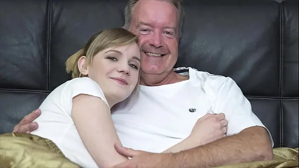 Dysk HD Sexy blonde bends over to get fucked by grandpa big cock Klipy