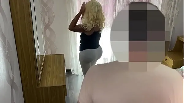 HD step Mom hugged her son and went down to his penis. Anal sex คลิปไดรฟ์