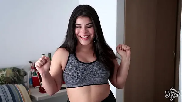 Klip berkendara Juicy natural tits latina tries on all of her bra's for you HD