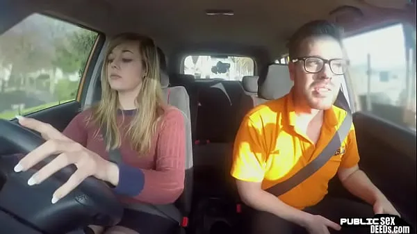 Κλιπ μονάδας δίσκου HD Curvy UK babe sucks off and rides driving instructor in car