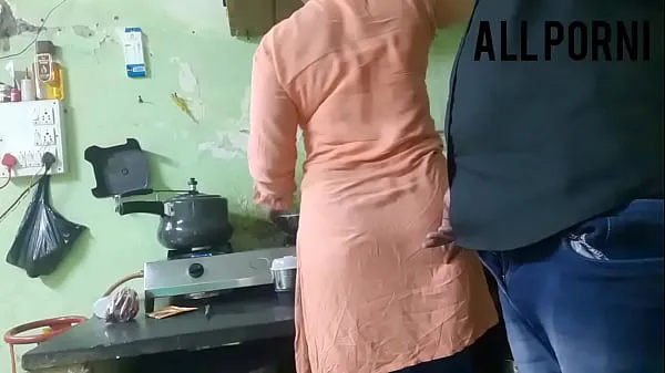 HD Indian step father-in-law fucks daughter-in-law while cooking-enhetsklipp