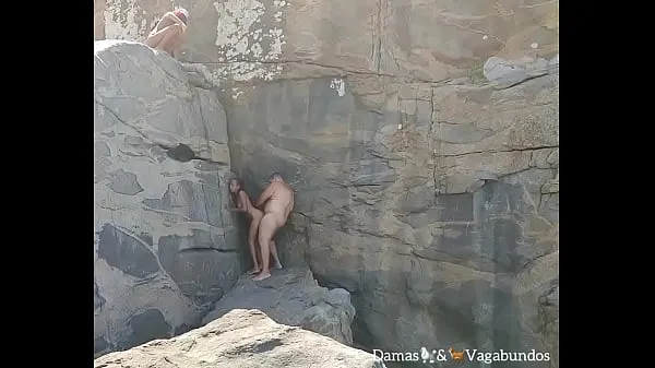 Dysk HD Quickie on the beach being watched by two teens girls without realizing it Klipy