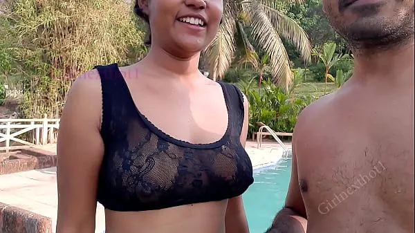 高清Indian Wife Fucked by Ex Boyfriend at Luxurious Resort - Outdoor Sex Fun at Swimming Pool驱动器剪辑