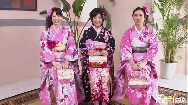 HD Three Japanese teens tease with their gorgeous bodies-stasjonsklipp