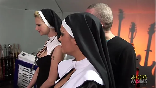 Posnetki pogona HD Two naughty nuns get surprised with big hard cocks