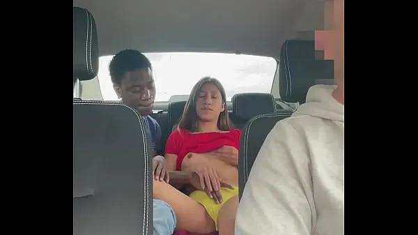 HD Hidden camera records a young couple fucking in a taxi sürücü Klipleri