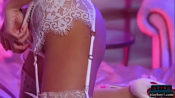 HD Asian teen babe Vina Sky is just perfect in stockings posing for Playboy meghajtó klipek