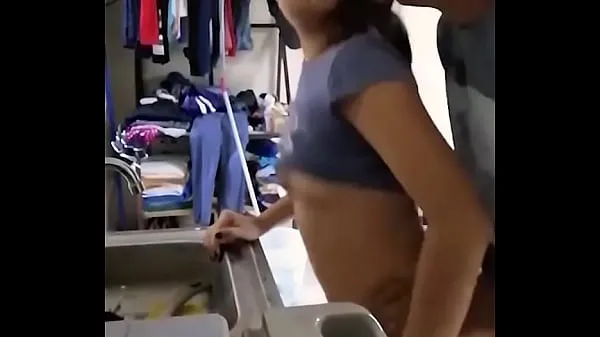Klip berkendara Cute amateur Mexican girl is fucked while doing the dishes HD
