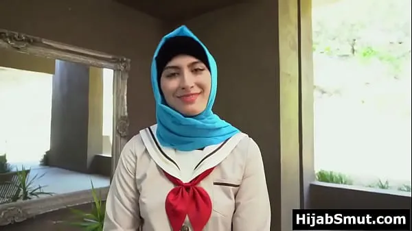 مقاطع محرك الأقراص عالية الدقة Girl in hijab trained how to fuck