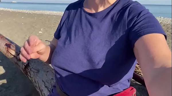 Klipy z disku HD Pissed herself on a public beach. And peed in the bathroom and then started farting. Pee compilation. Pissing outdoor. Pissing outside