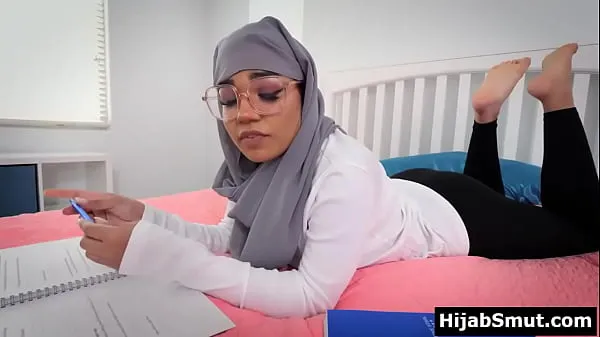 Klipy z jednotky HD Cute muslim teen fucked by her classmate