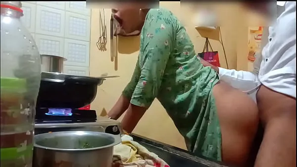 Posnetki pogona HD Indian sexy wife got fucked while cooking