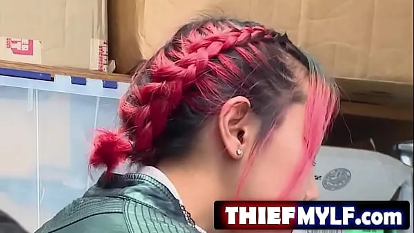 HD Suspect is an adolesc3nt Asian female with red-dyed hair schijfclips