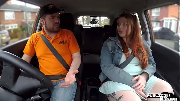 Κλιπ μονάδας δίσκου HD Curvy ginger inked babe publicly fucked in car by instructor