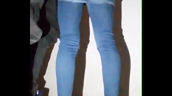 HD Her perfect ass in jeans was fucked on the balcony-drevklip