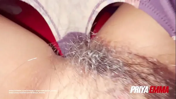 高清Indian Aunty with Big Boobs spreading her legs to show Hairy Pussy Homemade Indian Porn XXX Video驱动器剪辑