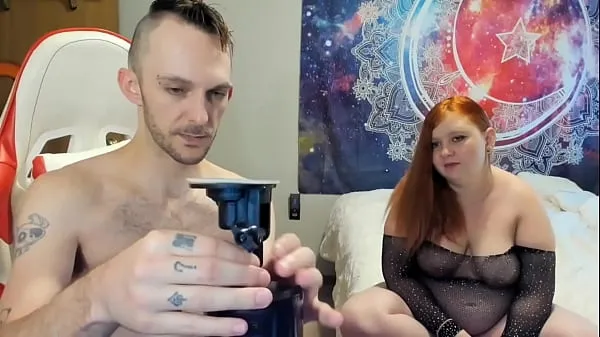 Κλιπ μονάδας δίσκου HD Porn Couple Husband and Wife Unbox Male Sex Toy for Husband to Use by Sin Spice
