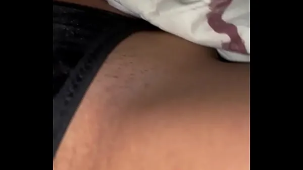 HD Tease wife's pussy while sleeping but water flows schijfclips