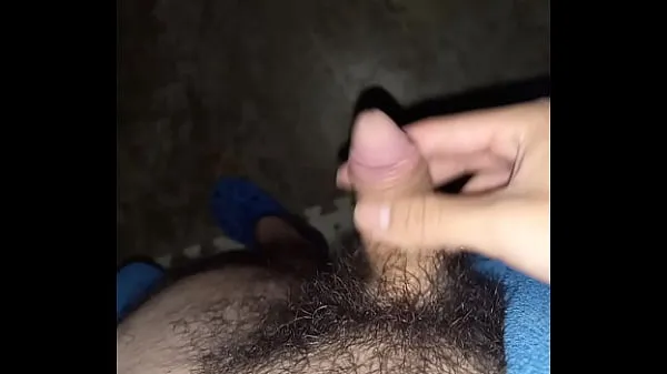 HD Young man shows his freshly bathed cock-stasjonsklipp