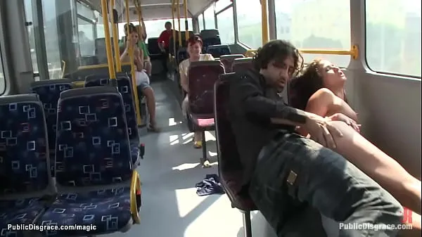HD Little Euro babe fucks on a city bus schijfclips