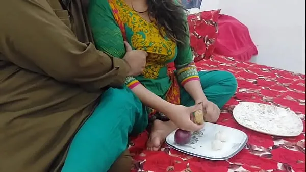 Κλιπ μονάδας δίσκου HD XXX Desi Helping My Stepmom In Cutting Vegetable Than Fucking Her Big Ass , She is Cheating My Stepdaddy Clear Hindi Audio