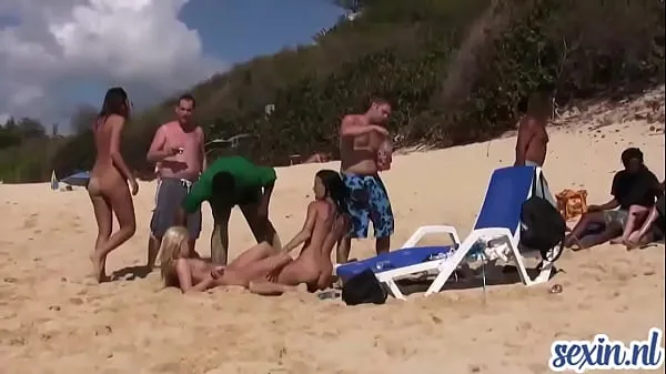 Klip berkendara horny girls play on the nudist beach HD
