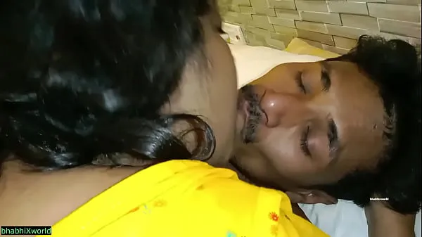Klipy z jednotky HD Hot beautiful Bhabhi long kissing and wet pussy fucking! Real sex